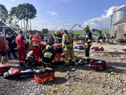 Gm. Hrubieszów: 40-latek stracił równowagę i runął z kilku metrów na beton