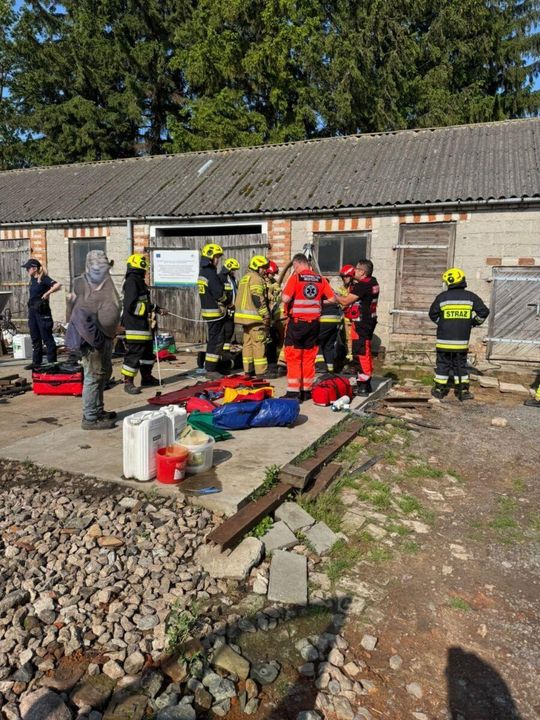 Gm. Hrubieszów: 40-latek stracił równowagę i runął z kilku metrów na beton