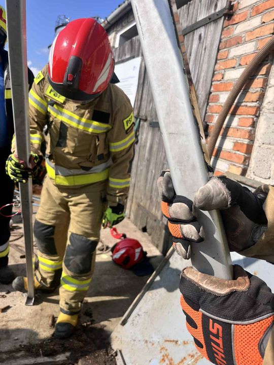 Gm. Hrubieszów: 40-latek stracił równowagę i runął z kilku metrów na beton