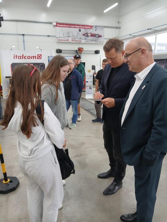 Zawada: „Poznaj zawody przyszłości”. Warsztat Momot promował kształcenie zawodowe Zawada: „Poznaj zawody przyszłości”. Warsztat Momot promował kształcenie zawodowe