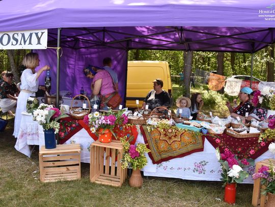 Turnieju Wsi. Hasło tegorocznej imprezy brzmiało „Cygańskim taborem do Okrągłego".
