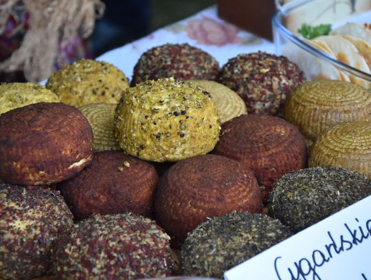 Turnieju Wsi. Hasło tegorocznej imprezy brzmiało „Cygańskim taborem do Okrągłego".