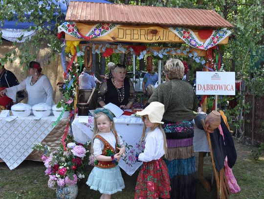 Turnieju Wsi. Hasło tegorocznej imprezy brzmiało „Cygańskim taborem do Okrągłego".