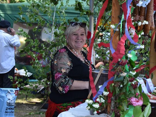 Turnieju Wsi. Hasło tegorocznej imprezy brzmiało „Cygańskim taborem do Okrągłego".