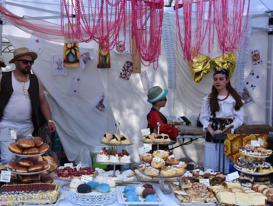 Turnieju Wsi. Hasło tegorocznej imprezy brzmiało „Cygańskim taborem do Okrągłego".