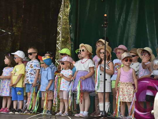 Turnieju Wsi. Hasło tegorocznej imprezy brzmiało „Cygańskim taborem do Okrągłego".
