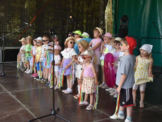 Turnieju Wsi. Hasło tegorocznej imprezy brzmiało „Cygańskim taborem do Okrągłego".