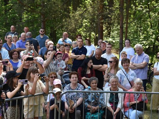 Turnieju Wsi. Hasło tegorocznej imprezy brzmiało „Cygańskim taborem do Okrągłego".