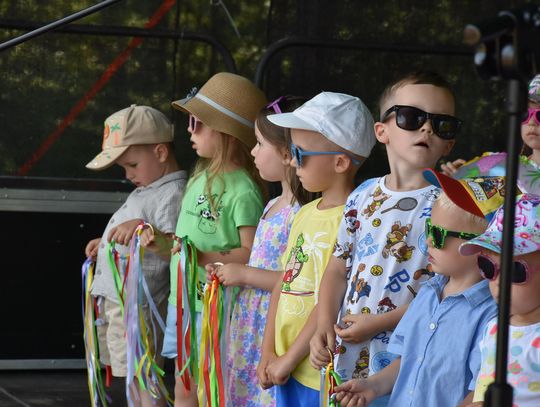Turnieju Wsi. Hasło tegorocznej imprezy brzmiało „Cygańskim taborem do Okrągłego".