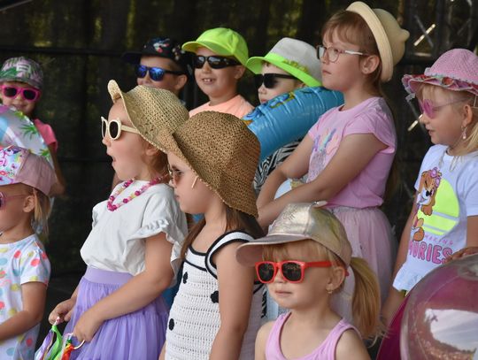 Turnieju Wsi. Hasło tegorocznej imprezy brzmiało „Cygańskim taborem do Okrągłego".