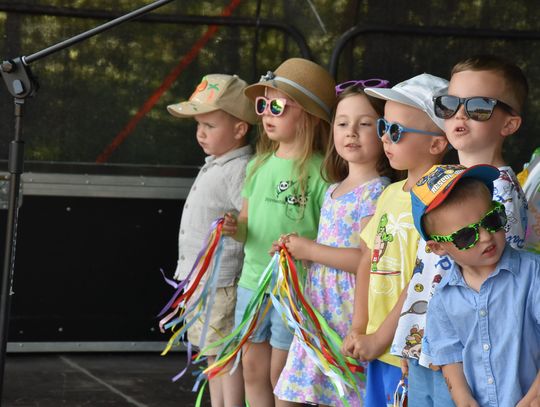 Turnieju Wsi. Hasło tegorocznej imprezy brzmiało „Cygańskim taborem do Okrągłego".
