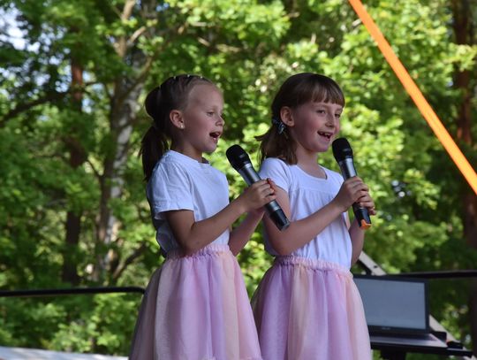 Turnieju Wsi. Hasło tegorocznej imprezy brzmiało „Cygańskim taborem do Okrągłego".