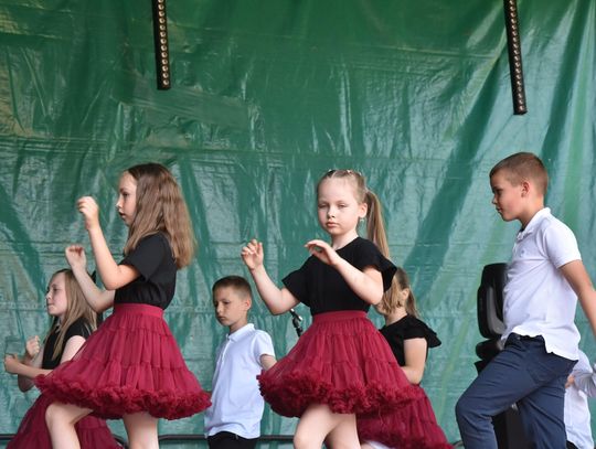 Turnieju Wsi. Hasło tegorocznej imprezy brzmiało „Cygańskim taborem do Okrągłego".