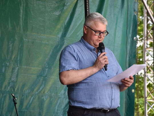 Turnieju Wsi. Hasło tegorocznej imprezy brzmiało „Cygańskim taborem do Okrągłego".