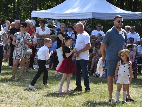 Turnieju Wsi. Hasło tegorocznej imprezy brzmiało „Cygańskim taborem do Okrągłego".