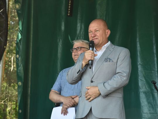 Turnieju Wsi. Hasło tegorocznej imprezy brzmiało „Cygańskim taborem do Okrągłego".