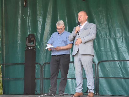 Turnieju Wsi. Hasło tegorocznej imprezy brzmiało „Cygańskim taborem do Okrągłego".