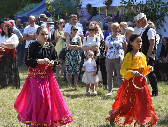 Turnieju Wsi. Hasło tegorocznej imprezy brzmiało „Cygańskim taborem do Okrągłego".