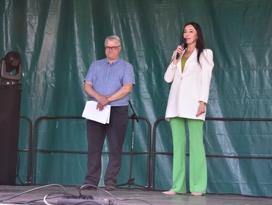 Turnieju Wsi. Hasło tegorocznej imprezy brzmiało „Cygańskim taborem do Okrągłego".