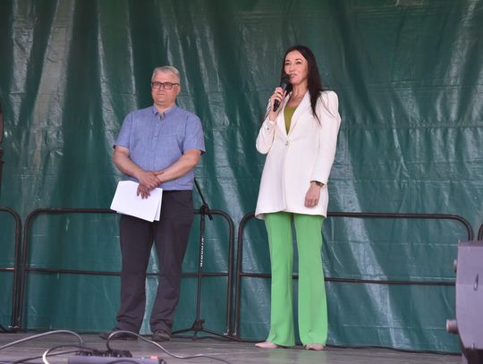 Turnieju Wsi. Hasło tegorocznej imprezy brzmiało „Cygańskim taborem do Okrągłego".