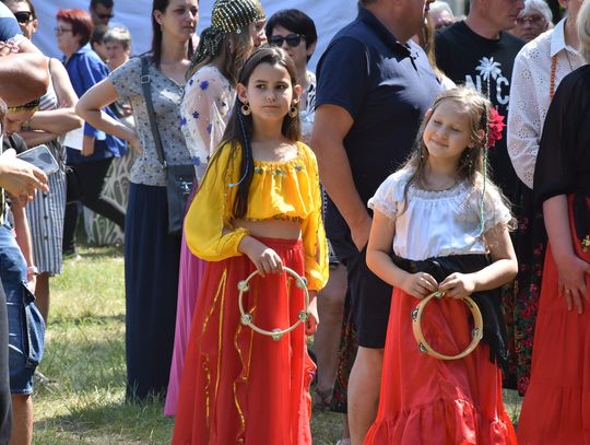 Turnieju Wsi. Hasło tegorocznej imprezy brzmiało „Cygańskim taborem do Okrągłego".