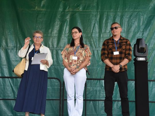 Turnieju Wsi. Hasło tegorocznej imprezy brzmiało „Cygańskim taborem do Okrągłego".