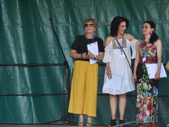 Turnieju Wsi. Hasło tegorocznej imprezy brzmiało „Cygańskim taborem do Okrągłego".