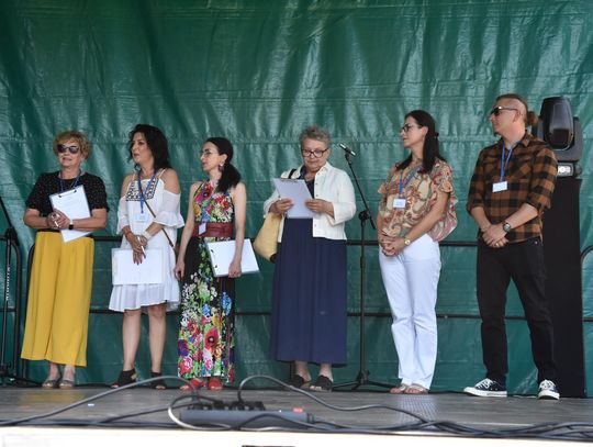 Turnieju Wsi. Hasło tegorocznej imprezy brzmiało „Cygańskim taborem do Okrągłego".