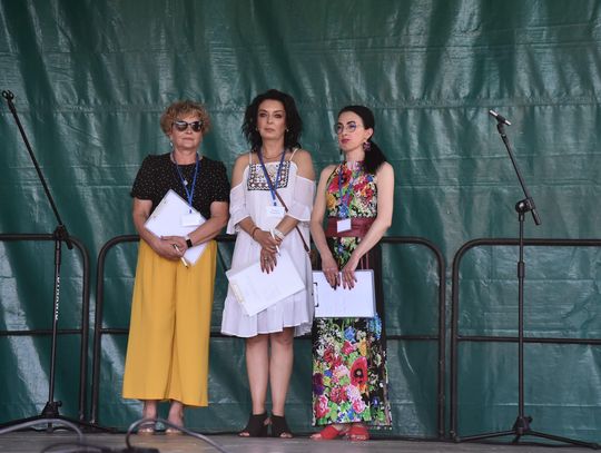 Turnieju Wsi. Hasło tegorocznej imprezy brzmiało „Cygańskim taborem do Okrągłego".