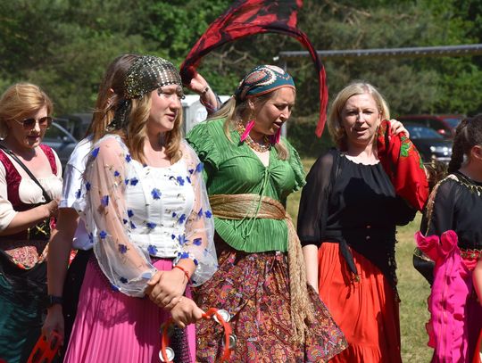 Turnieju Wsi. Hasło tegorocznej imprezy brzmiało „Cygańskim taborem do Okrągłego".