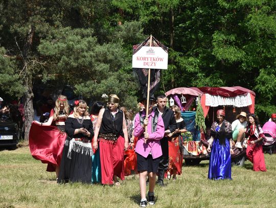 Turnieju Wsi. Hasło tegorocznej imprezy brzmiało „Cygańskim taborem do Okrągłego".