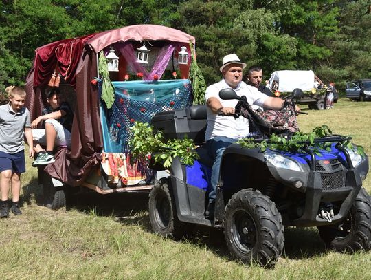 Turnieju Wsi. Hasło tegorocznej imprezy brzmiało „Cygańskim taborem do Okrągłego".