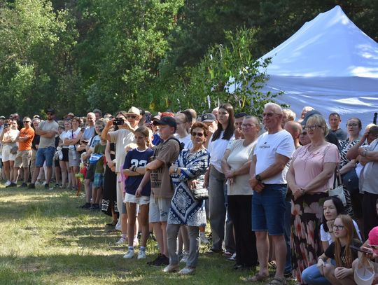Turnieju Wsi. Hasło tegorocznej imprezy brzmiało „Cygańskim taborem do Okrągłego".