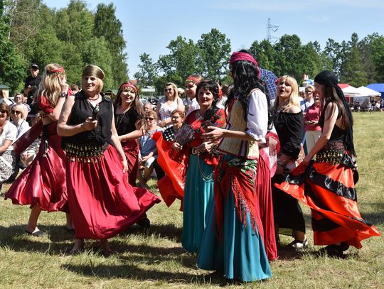 Turnieju Wsi. Hasło tegorocznej imprezy brzmiało „Cygańskim taborem do Okrągłego".