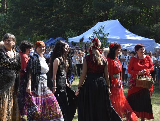 Turnieju Wsi. Hasło tegorocznej imprezy brzmiało „Cygańskim taborem do Okrągłego".