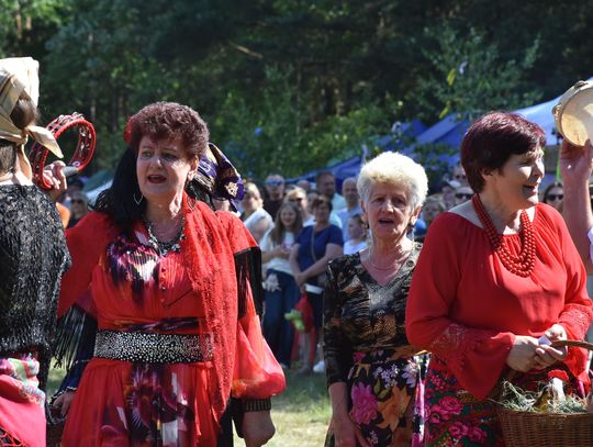 Turnieju Wsi. Hasło tegorocznej imprezy brzmiało „Cygańskim taborem do Okrągłego".