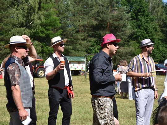 Turnieju Wsi. Hasło tegorocznej imprezy brzmiało „Cygańskim taborem do Okrągłego".