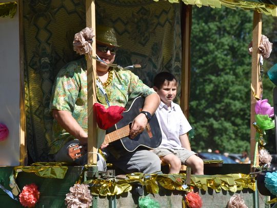 Turnieju Wsi. Hasło tegorocznej imprezy brzmiało „Cygańskim taborem do Okrągłego".