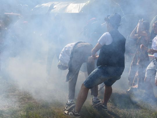 Turnieju Wsi. Hasło tegorocznej imprezy brzmiało „Cygańskim taborem do Okrągłego".