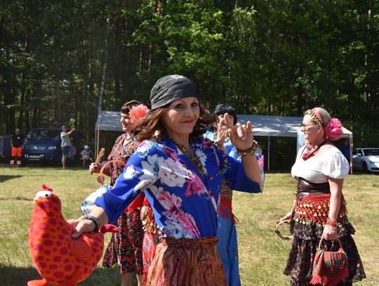 Turnieju Wsi. Hasło tegorocznej imprezy brzmiało „Cygańskim taborem do Okrągłego".
