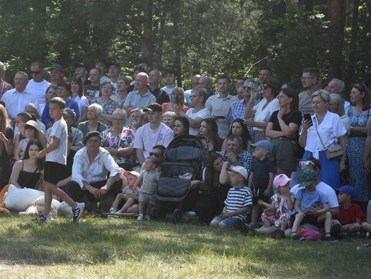 Turnieju Wsi. Hasło tegorocznej imprezy brzmiało „Cygańskim taborem do Okrągłego".