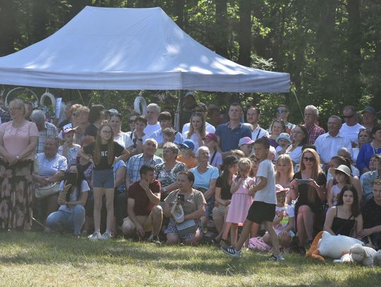 Turnieju Wsi. Hasło tegorocznej imprezy brzmiało „Cygańskim taborem do Okrągłego".