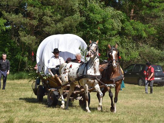 Turnieju Wsi. Hasło tegorocznej imprezy brzmiało „Cygańskim taborem do Okrągłego".