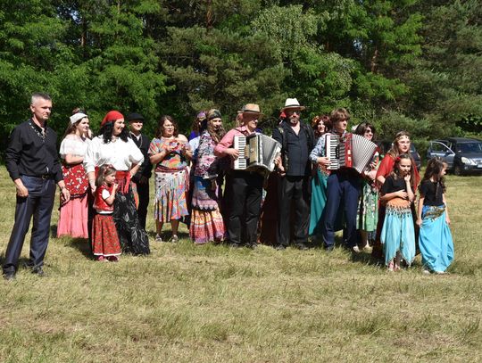Turnieju Wsi. Hasło tegorocznej imprezy brzmiało „Cygańskim taborem do Okrągłego".
