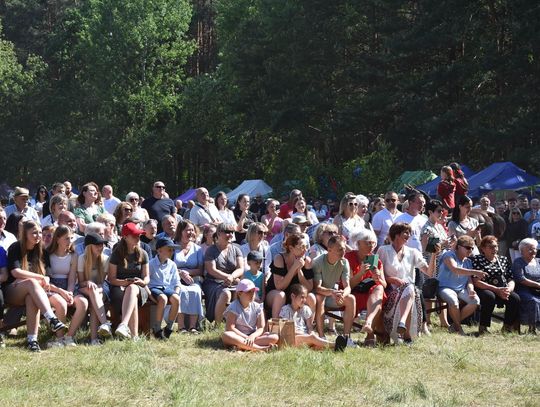 Turnieju Wsi. Hasło tegorocznej imprezy brzmiało „Cygańskim taborem do Okrągłego".