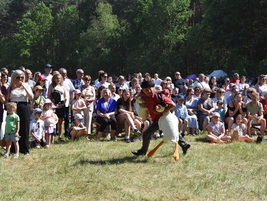 Turnieju Wsi. Hasło tegorocznej imprezy brzmiało „Cygańskim taborem do Okrągłego".