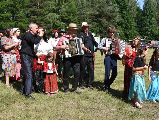 Turnieju Wsi. Hasło tegorocznej imprezy brzmiało „Cygańskim taborem do Okrągłego".
