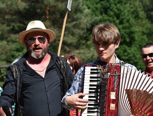 Turnieju Wsi. Hasło tegorocznej imprezy brzmiało „Cygańskim taborem do Okrągłego".