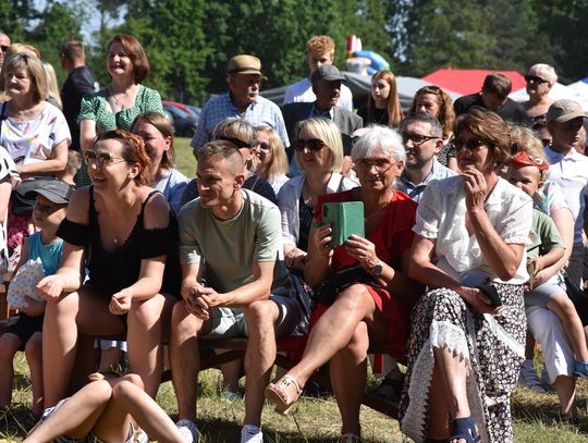 Turnieju Wsi. Hasło tegorocznej imprezy brzmiało „Cygańskim taborem do Okrągłego".