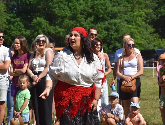 Turnieju Wsi. Hasło tegorocznej imprezy brzmiało „Cygańskim taborem do Okrągłego".